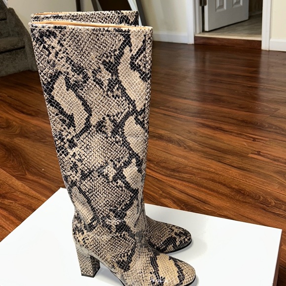 Boot length 15.6 inches, Boot width 15.6 inches, Heel height 3.51 inches - Picture 4 of 5